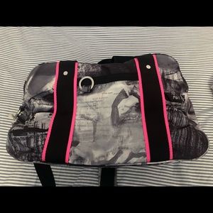 Lululemon overnight bag